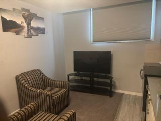 Spacious 2BR Suite - SW Edmonton - 7