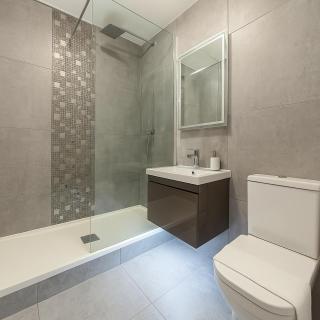 Spacious 2-Bedroom Flat in Prime Ealing Broadway - Ealing - 4