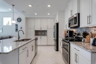 Stunning waterfront 3 BR condo with amazing views - A Wave from it all - 3