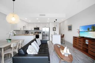 Luxury Condo Living on Sarasota Bay, Minutes From Downtown - 9