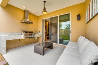 Less Than 2 Mi to WDW Attractions Luxe Family Getaway! - 9