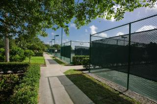 Lagoon front 2BR condo overlooking the golf course - 5