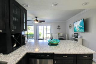 Waterfront Living Steps from Siesta Key Beach! - Aloha House - Sarasota - 4