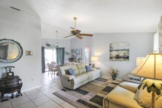 Enjoy Family Fun In This 2BR 2BA Englewood Pool Home - Englewood - 9