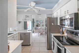 Enjoy Family Fun In This 2BR 2BA Englewood Pool Home - Englewood - 6