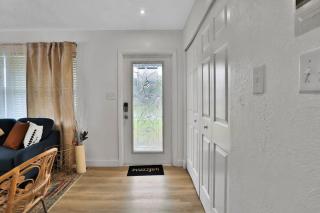 Bright and cozy pool home in Sarasota - 2