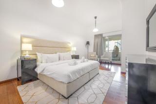 StayShort - Stylish 2BR at Belvedere with Balcony Views - 0