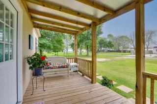 Near Parks and Lakes Pet-Friendly Winnie Cottage - Winnie - 9