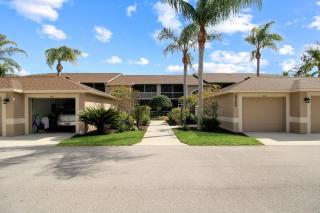 Well-appointed lakefront condo - Heritage Oaks County Club - 5