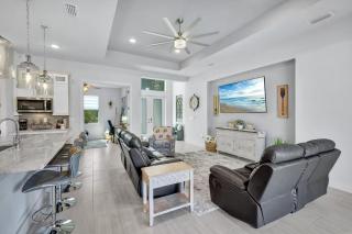 Gulf Access, Heated Pool and Spa, Tiki Hut, & Bikes - Cape Clover - Roelens Vacations - Cape Coral - 1