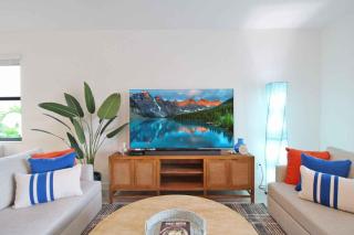 Stunning 3BR pool home in resort like Lorraine Lakes - Bradenton - 1