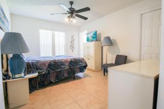 Spacious coastal retreat with private yard - Minutes from Bradenton Beach - Cabana Breeze - Bradenton - 3