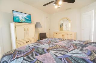 Spacious coastal retreat with private yard - Minutes from Bradenton Beach - Cabana Breeze - Bradenton - 1