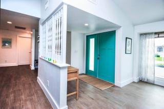 Spacious island retreat with pool - Minutes to the beach - 3