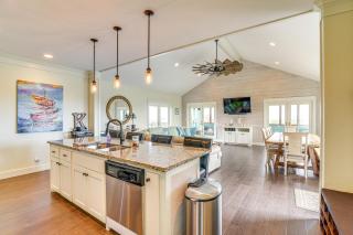 Canal-Front Coastal Getaway in Gilchrist with Deck - Gilchrist - 2