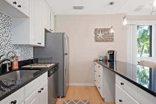 Gorgeous Lido Key condo - 6 minute walk to beach - 3