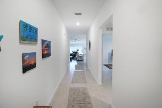 Relaxing coastal home centrally located in Port Charlotte - 4