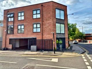 Luxury 2 Bed Apartment in West Midlands - 3