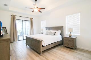 Exquisite waterfront 3BR pool home in Lorraine Lakes - Bradenton - 5