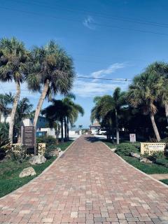 1BR Venice home with private beach access - Golden Beach Haven - 8