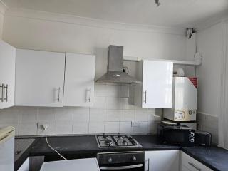 Stylish 2-Bedroom Flat - Central Links - 3