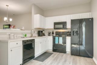 Pet-Friendly Family Townhome with Private Patio - Raleigh - 2