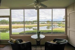Charming lakefront condo located in the desirable community of Palm Aire - Sarasota - 0