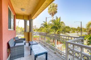 2 Mi to Las Olas Sleek Townhome with Yard and Views! - Fort Lauderdale - 8