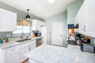Spacious lakefront pool home in North Fort Myers - 7