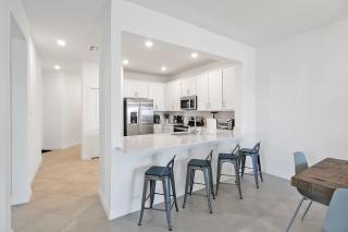 Stylish lakefront villa with all of the amenities - Near Beaches - Hibiscus Haven - Englewood - 8