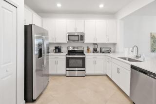 Stylish lakefront villa with all of the amenities - Near Beaches - Hibiscus Haven - Englewood - 7