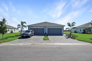 Stylish lakefront villa with all of the amenities - Near Beaches - Hibiscus Haven - Englewood - 4