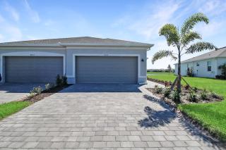 Stylish lakefront villa with all of the amenities - Near Beaches - Hibiscus Haven - Englewood - 3