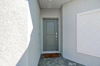 Stylish lakefront villa with all of the amenities - Near Beaches - Hibiscus Haven - Englewood - 1