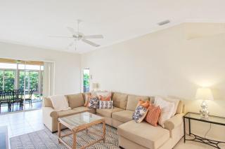 Charming Home In Wexford On The Green - 1