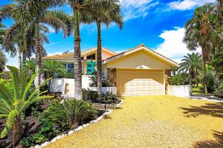 Golf course pool home on 12th hole of the Sanibel Island Golf Club - Isle Awhile - Ybel - 9