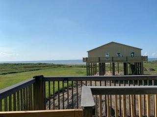 The Sandpiper's Feather Fire Pit Pets Yard Sleeps 11 - Bolivar Peninsula - 8