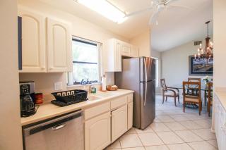 Spacious 3BR pool home on Sanibel Island - 10 min walk to beach - 7