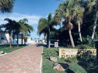 2 BR Home With Private Beach Access To Golden Beach - Luna Sea - 0