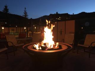 Sundial condo in the heart of Canyons Village, patio, outdoor pool, walk to hiking & biking C202B - Park City - 2