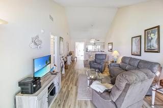 Open and airy 2 BR condo in Plantation Golf and Country Club - Venice - 9