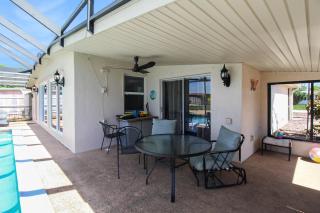 Canal-Front Escape with Private Pool & Game Room in Port Charlotte - Yonkers - 9
