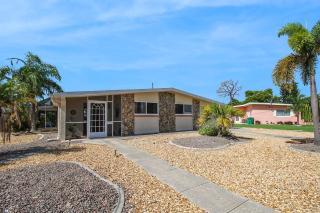 Canal-Front Escape with Private Pool & Game Room in Port Charlotte - Yonkers - 3