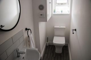 New - 6 Bedrooms, 3 Bathrooms, Double Kitchen, with private parking in Central Swansea - Swansea - 4