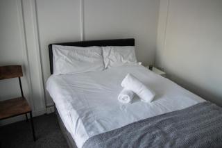 New - 6 Bedrooms, 3 Bathrooms, Double Kitchen, with private parking in Central Swansea - Swansea - 7