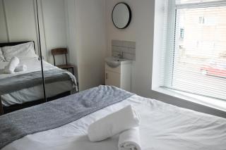 New - 6 Bedrooms, 3 Bathrooms, Double Kitchen, with private parking in Central Swansea - Swansea - 8