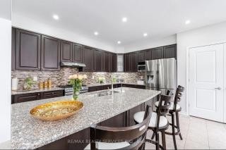 Beautiful 4 bed, 3 master bedrooms-pvt washrooms - Brampton - 9