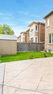 Beautiful 4 bed, 3 master bedrooms-pvt washrooms - Brampton - 8