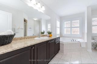 Beautiful 4 bed, 3 master bedrooms-pvt washrooms - Brampton - 5
