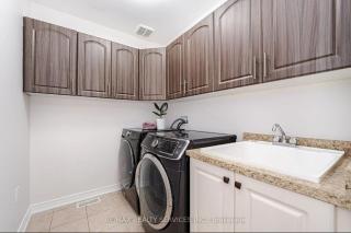 Beautiful 4 bed, 3 master bedrooms-pvt washrooms - Brampton - 3